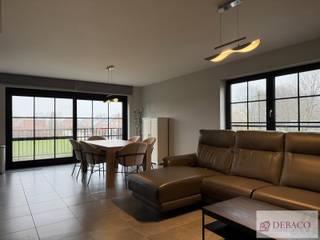 Prachtig appartement met twee slaapkamers en ruim terras te Wiekevorst.Dit appartement bestaat uit een inkomhal, woonkamer met halfopen keuken...