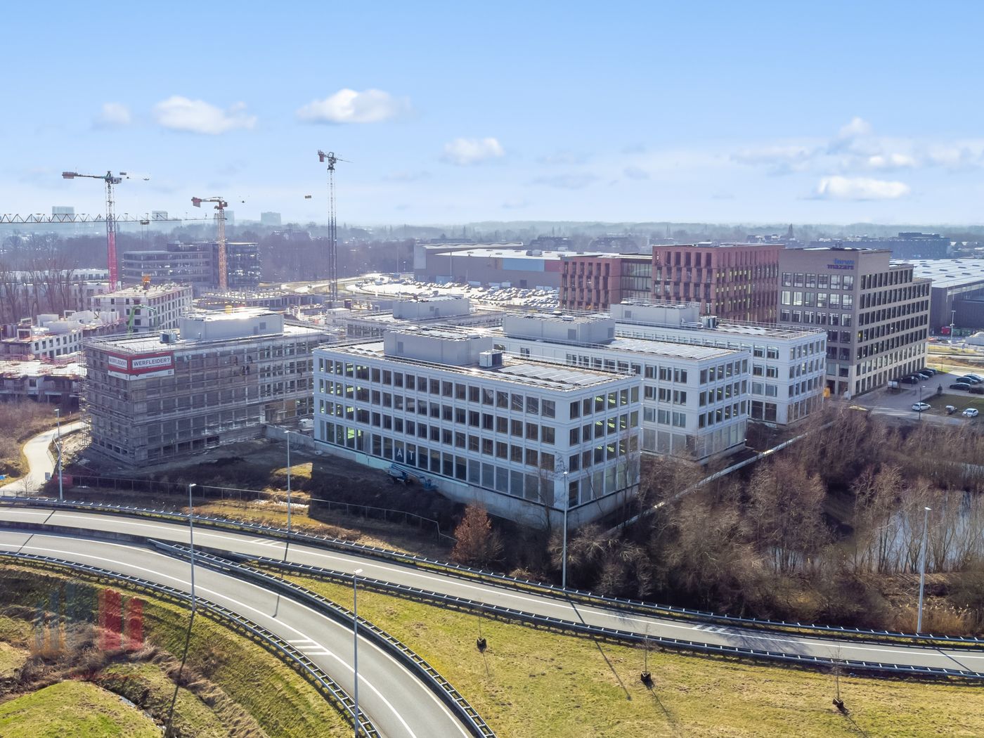 Unique office space in absolutely prime location with visibility of the R4 - photo 3