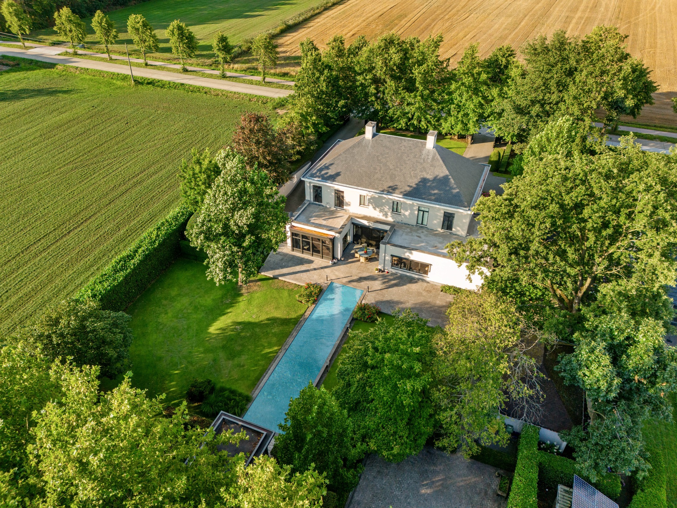 Timeless villa on 3,187 m² near the Dutch border in Weelde - photo 3