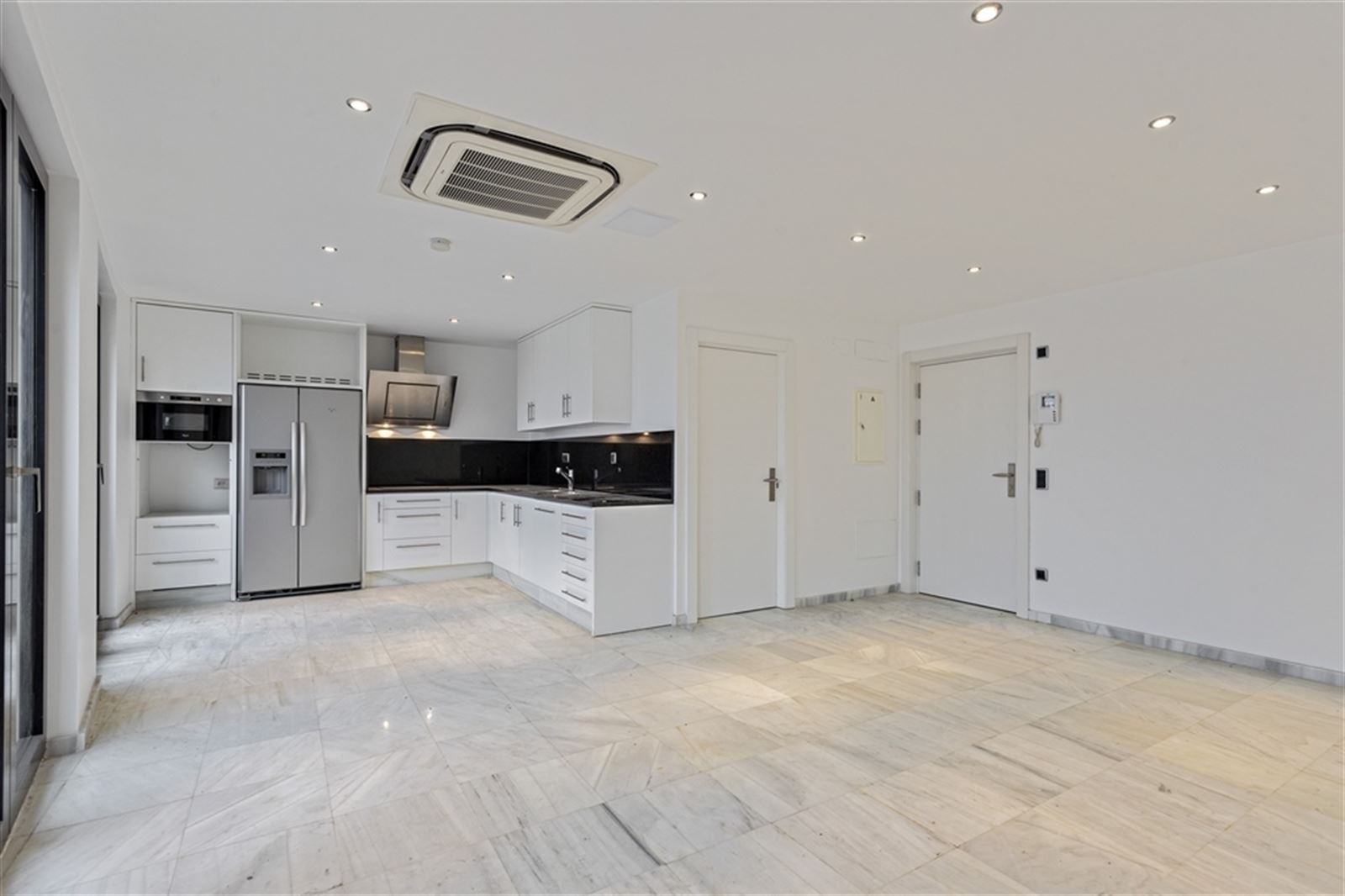 Appartement à louer à Anvers avec 2 chambres - photo 4