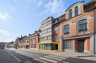 Handelpand in het hart van Staden op een uitstekende zichtlocatie in de Statiestraat! Op zoek naar een instapklaar en energiezuinig handelspand op...