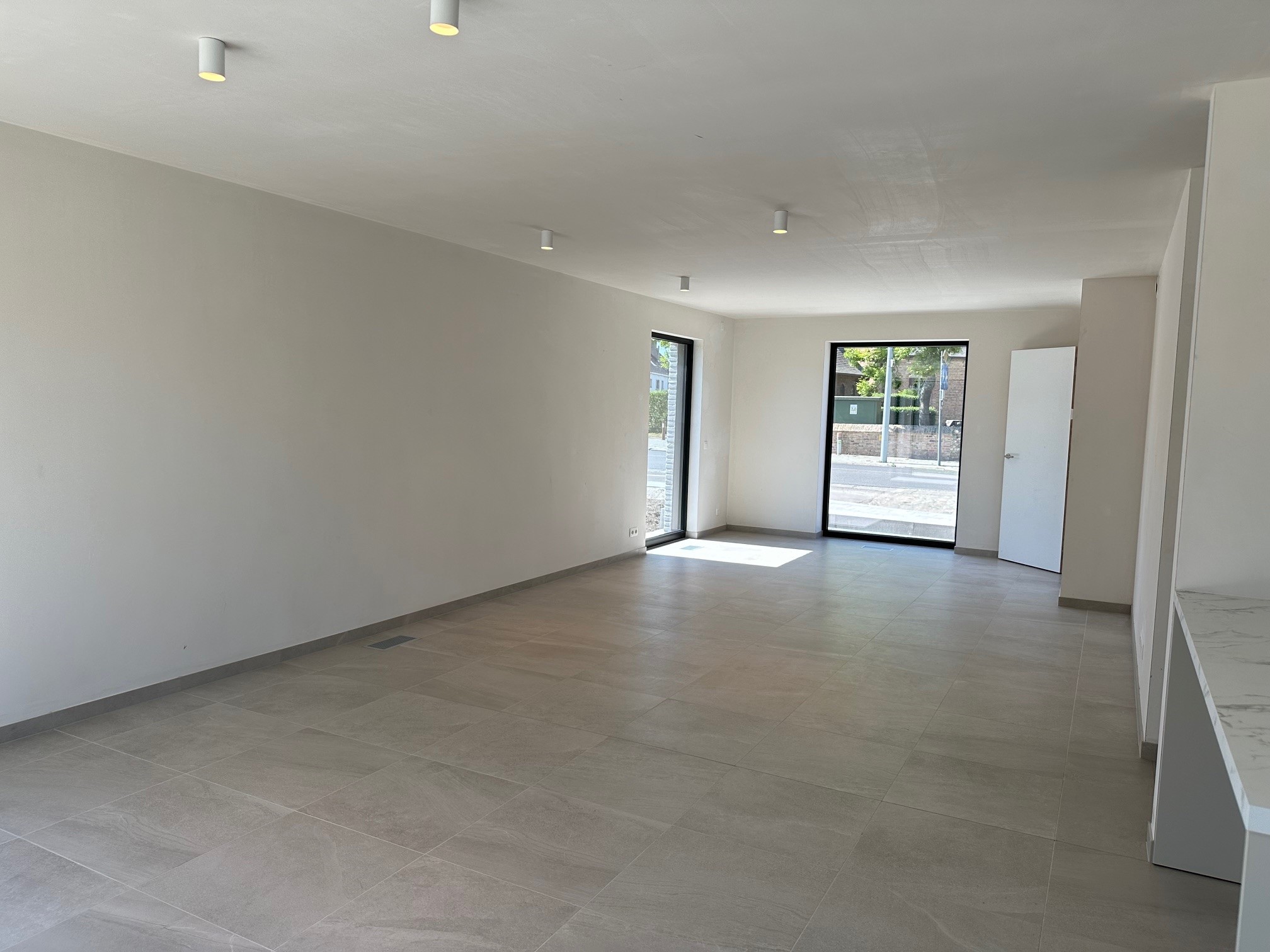 Nieuwbouwwoning met 3 slaapkamer en een tuin. - foto 3