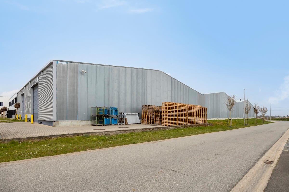 Flexibel in te vullen (kantoor)ruimte van ca. 950 m² te huur in moderne KMO-zone te Gingelom - foto 3