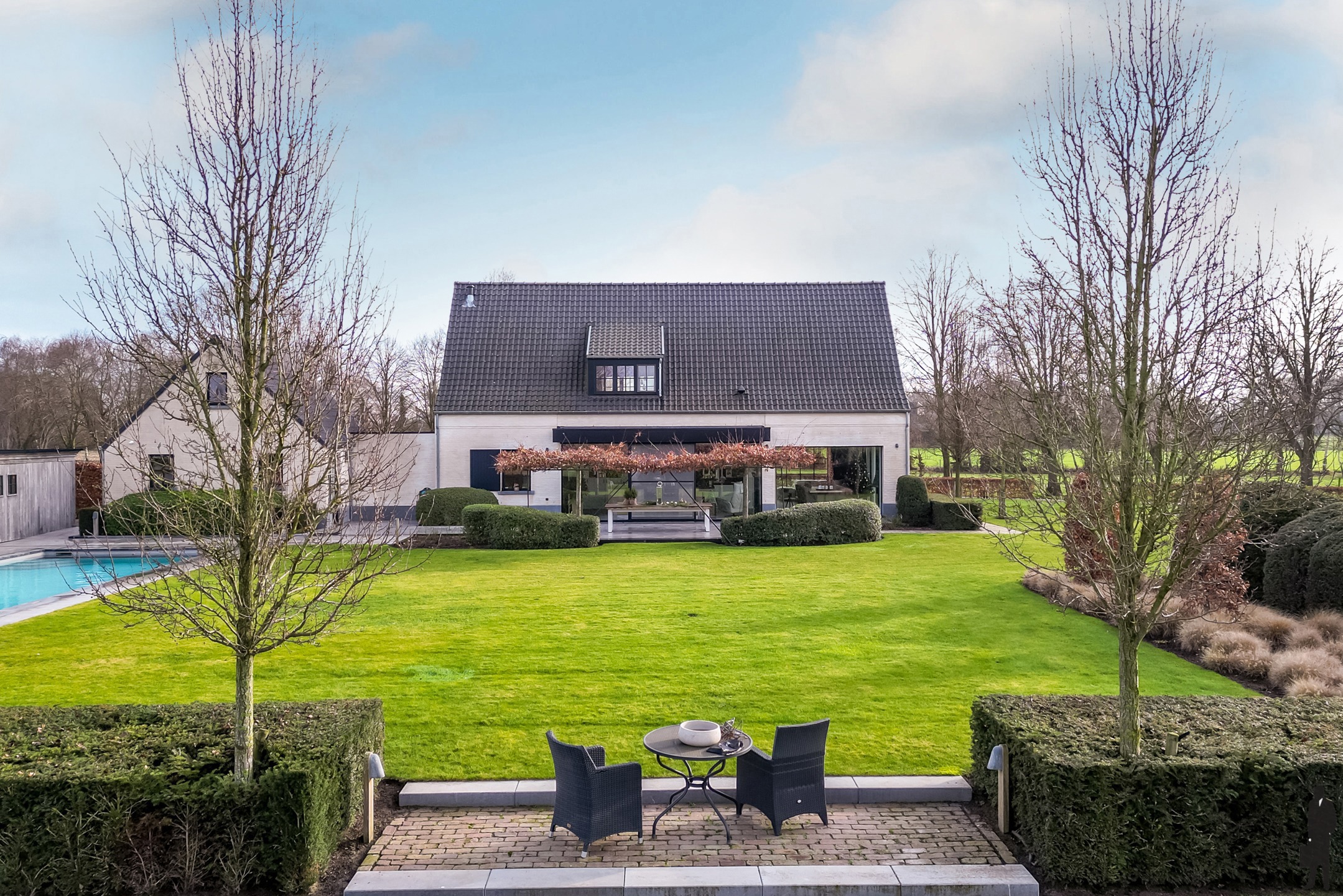 Instapklare villa temidden van uitgestrekte weilanden en landerijen!  - foto 5