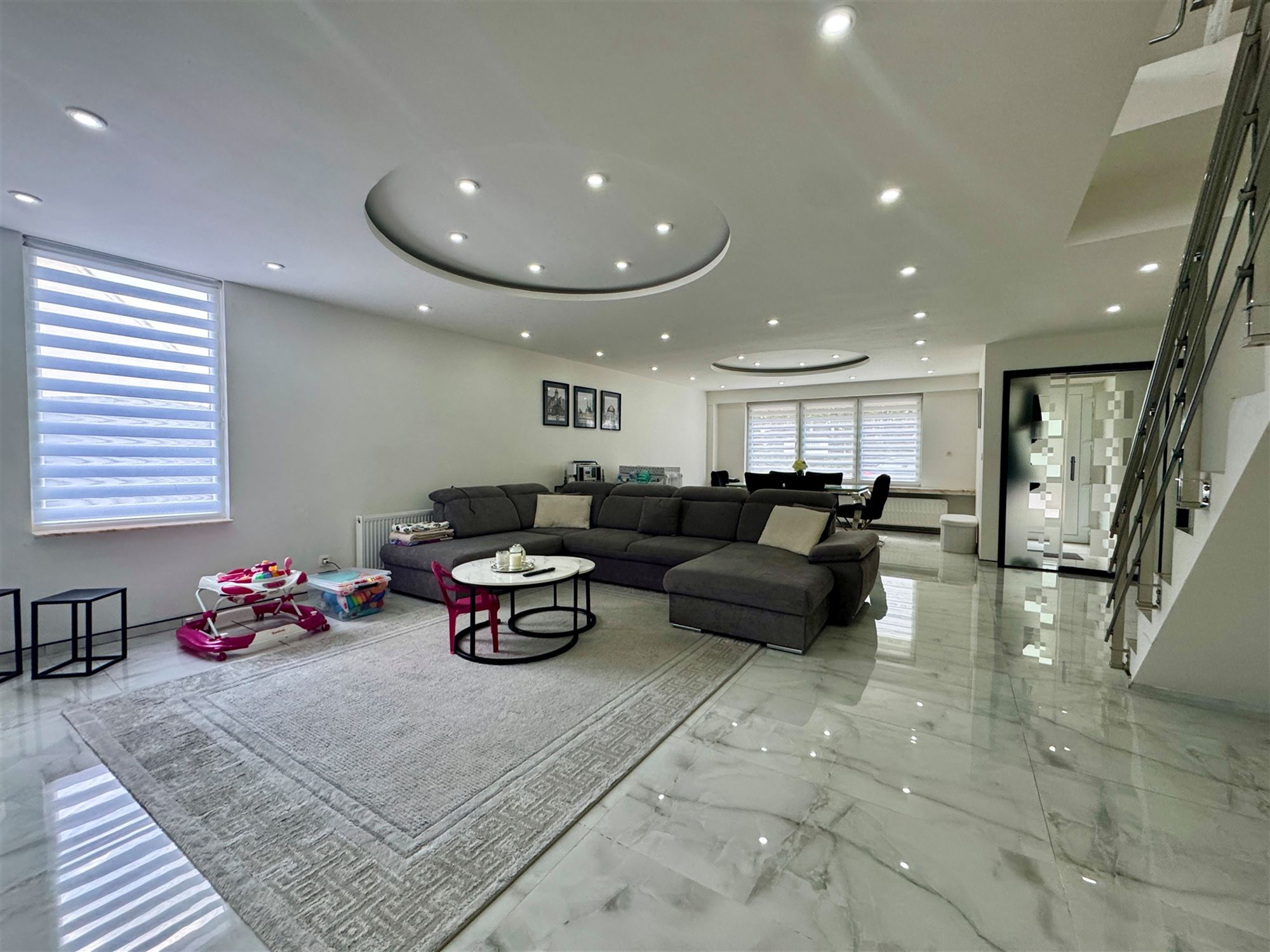 Ruime Halfopen Woning Te Koop! - foto 4