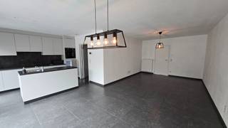 Deze woning is gelegen nabij het centrum van Koekelare, op wandelafstand van de winkels, horeca, scholen, ...<br /><br />Praktisch ingerichte, volledig instapklare en energiezuinige woning.