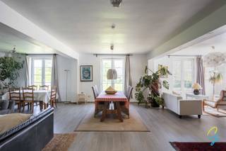 Uitzonderlijk ruime (600 m²) woning in het pittoreske NokereOp zoek naar een unieke woning waar ruimte, groen, flexibiliteit en comfort samenkomen?...