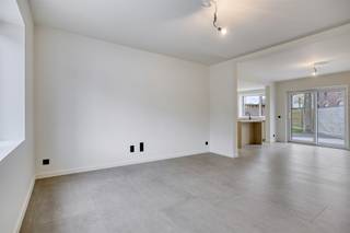 Prachtige, nieuwe, instapklare halfopen bebouwing te Sint-Lievens-Houtem. Deze woning biedt een ruime bewoonbare oppervlakte, verdeeld over...