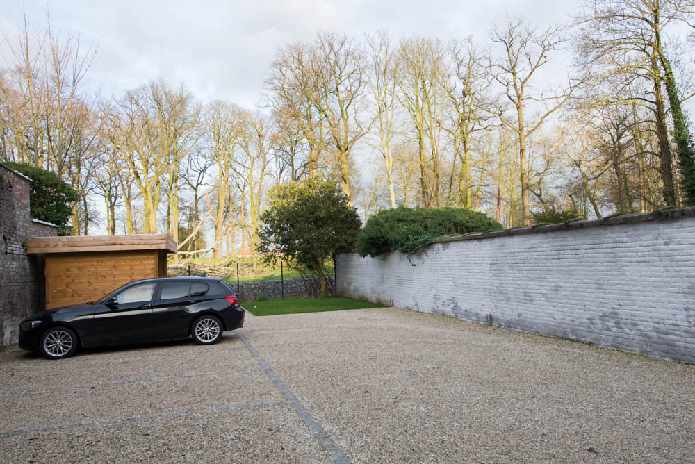 Te huur, autostaanplaats vlakbij het centrum van Oudenaarde - photo 1