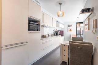 Recent gelijkvloers investeringsappartement (bouwjaar 2013) met één slaapkamer en een gezellig, zuidgeoriënteerd tuintje aan de achterzijde...