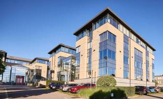 393 m² stylish office space for rent (and for sale)Excellent location, close to the R0 highway exit Groot-Bijgaarden, with easy access to the E40...