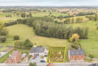 Vous rêvez de construire en toute tranquillité ? Ce terrain à bâtir unique à Biévenne offre un départ fulgurant grâce aux travaux de préparation...