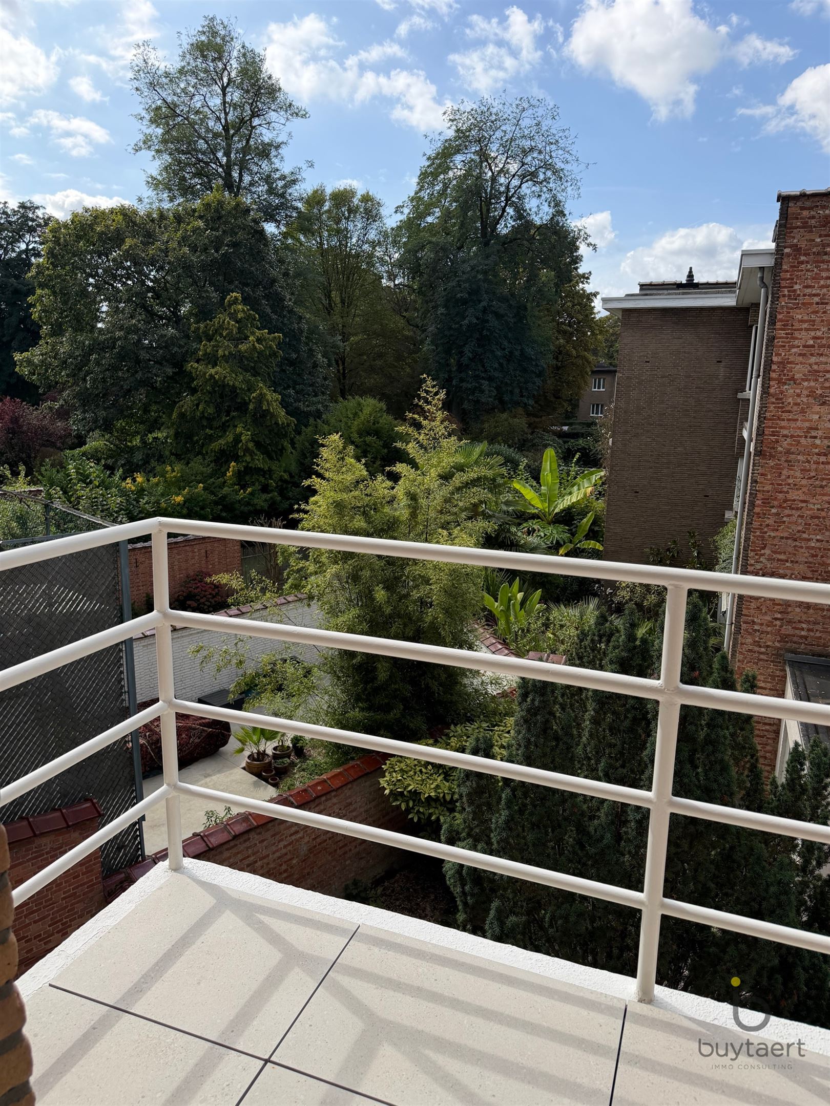 Gerenoveerd 3 slaapkamer appartement op top locatie! - foto 4