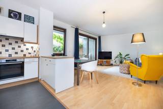 IXELLES, Keyenveld district, a stone's throw from shops and transport links, located on the first floor of a small building, discover this ±...