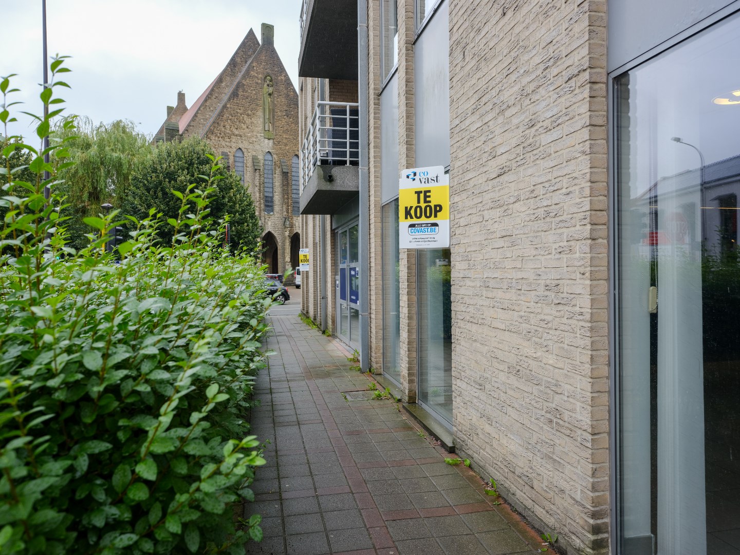 Nabij station gelegen kantoor, met goede visibiliteit op belangrijk kruispunt - foto 4