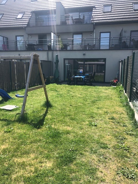 GELIJKSVLOERS APPARTEMENT MET GARAGE TE HUUR IN WACHTEBEKE - foto 3