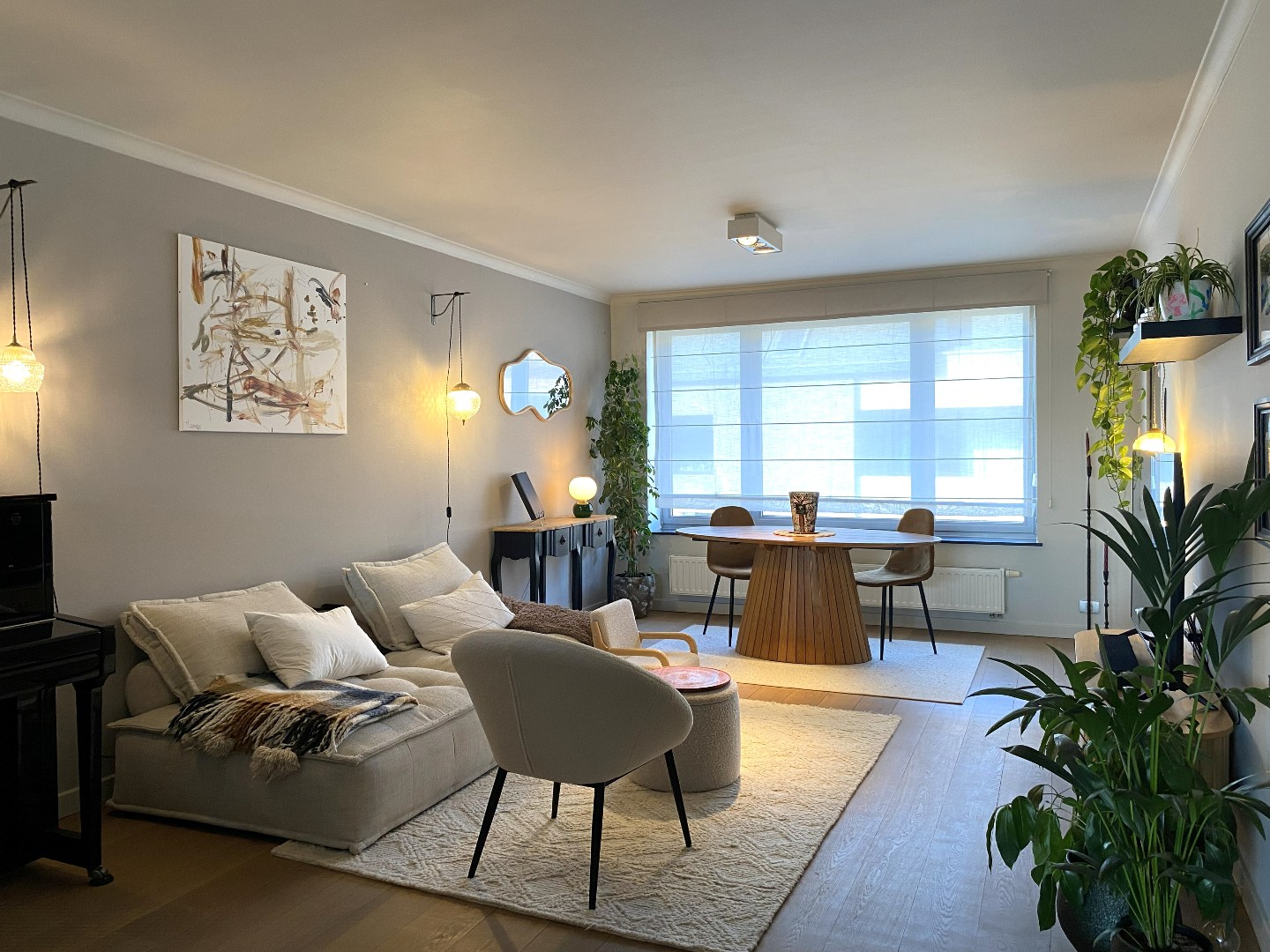 GEZELLIGE INSTAPKLARE RIJWONING MET 3 SLAAPKAMERS | TERRAS EN AUTOSTAANPLAATS - foto 2