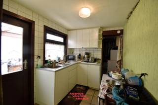 Deze rijwoning is gelegen in een rustige buurt nabij Moerbrugge. Vlakbij vindt men het treinstation van Oostkamp. De woning bevindt zich in...