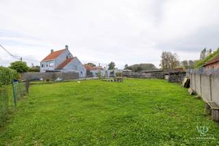Goed gelegen stuk bouwgrond (Open Bebouwing) met landelijke vergezichten.Perceel (G) van 803m².De grensmarkering op de lichtfoto (rood) heeft een...