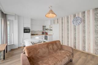 <p>Te koop: verzorgd appartement in het centrum van Koksijde, op slechts enkele stappen van de zeedijk en de zee.</p>

<p> </p>

<p>Dit appartement bevindt zich in een toeristische zone met alle voorzieningen en openbaar vervoer binnen handbereik. Dankzij de ligging nabij de zeedijk geniet u van een levendige omgeving en een strandgevoel het hele jaar door. Het pand beschikt over twee volwaardige slaapkamers en verkeert in goede staat, waardoor het meteen instapklaar is.</p>

<p> </p>

<p>Belangrijkste ruimtes:<br />• Gezellige woonkamer met natuurlijke lichtinval<br />• Functionele keuken<br />• Twee volwaardige slaapkamers<br />• Badkamer met basisvoorzieningen<br />• Apart toilet<br />• Inkomhal</p>

<p> </p>

<p>Troeven:<br />• Nabij de zeedijk<br />• Twee volwaardige slaapkamers<br />• Goede staat</p>

<p> </p>

<p>Neem vandaag nog contact op met uw ERA-makelaar voor een bezoek.<br />058 51 23 23 of op christian@eraservimo.be</p>

<p> </p>

<p>JOUW DROOMAPPARTEMENT. ZO GEVONDEN!</p>