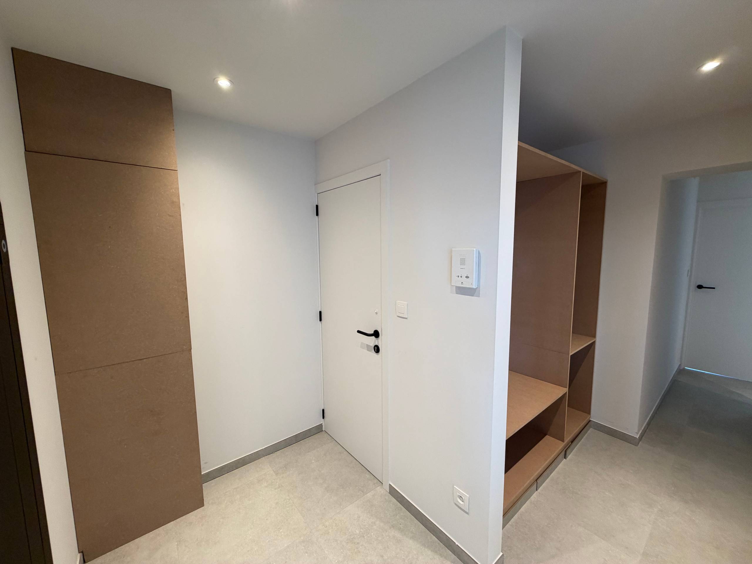 Genk - centrum : Volledig gerenoveerd, ruim en centraal gelegen appartement met 3 slaapkamers en 2 terrassen. - foto 5