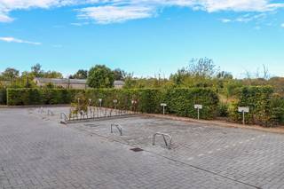 Aanvragen via website www.immodavinci.be<br />Autostandplaats te huur.<br />Zeer goed gelegen nabij het Technologiepark, de Sterre en de belangrijke invalswegen. Ook ideaal voor wie in de buurt woont.<br />Beschikbaar vanaf 1/5/2025