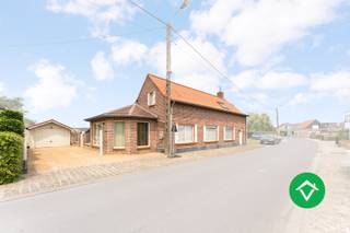 Ontdek deze charmante woning gelegen in de idyllische Veldstraat, Koekelare, waar de natuur jouw nieuwe buurman is. Met het bos op slechts...