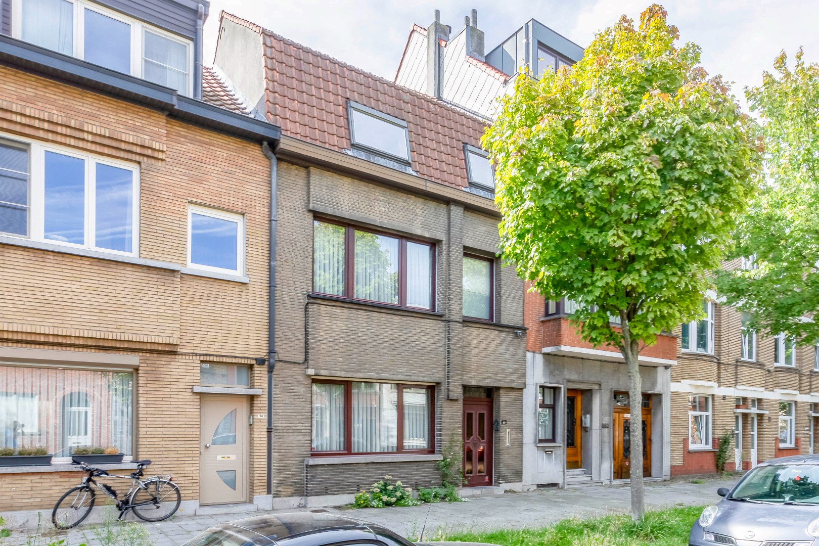 Ruime woning met tuin en dubbele garage in Gent - foto 1