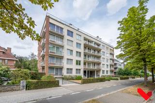 Residentie Woodside ligt aan de Kardinaal Mercierlaan, midden in het groen en in alle rust. Dit lichtrijke appartement op de vierde verdieping...