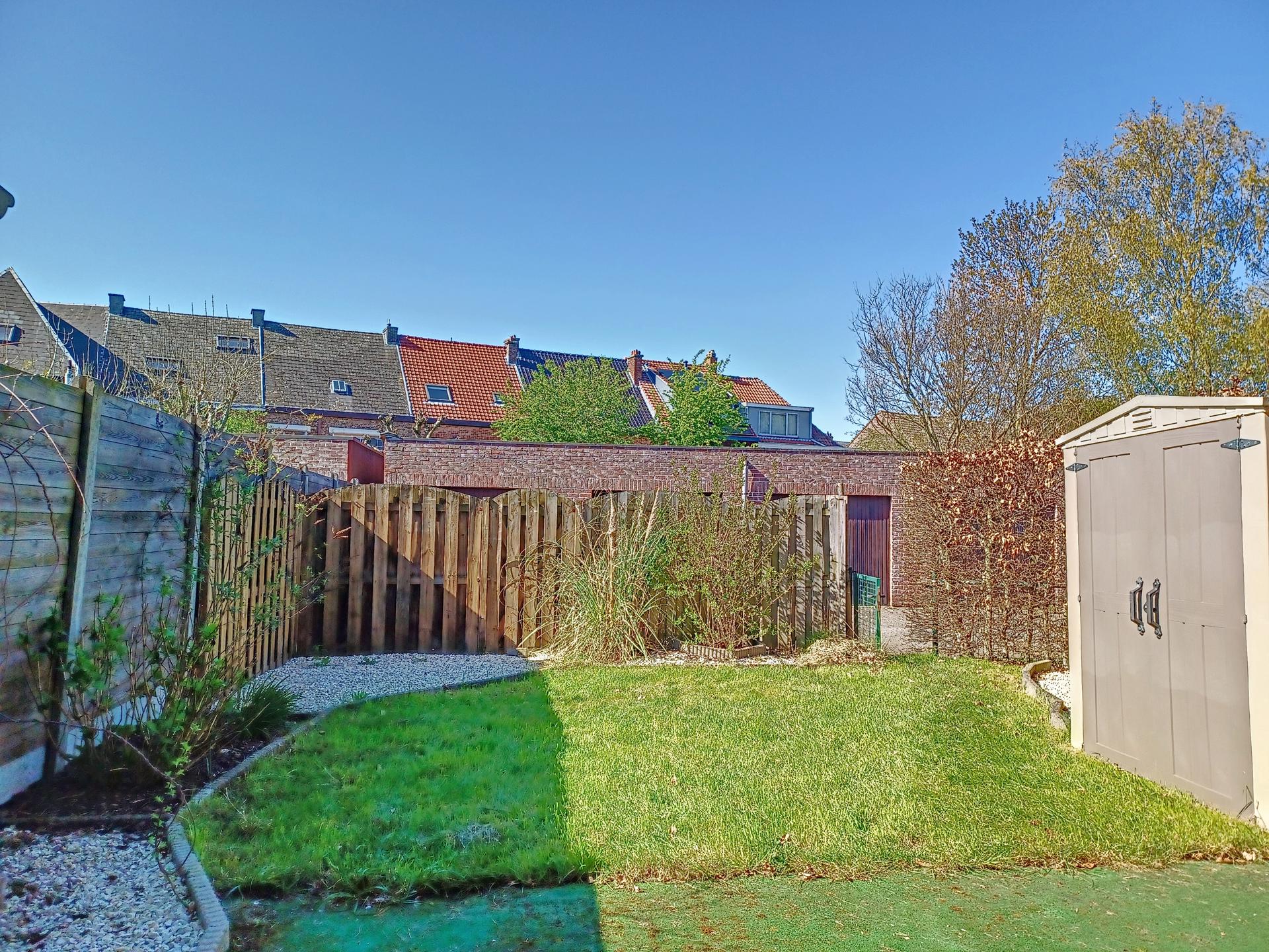 Gerenoveerd appartement met tuintje en garagebox. - foto 3