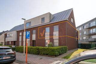 Instapklaar hoekappartement met terras en ondergrondse garagebox op centrale ligging te SchotenIn de rustige Gelmelenstraat te Schoten vinden we dit...