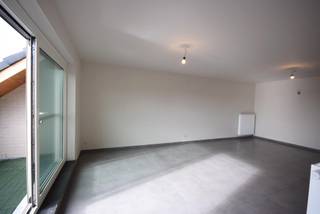 IEPERSESTRAAT 335/2.2 - ROESELAREDit modern afgewerkt appartement op de 2de verdieping biedt een ideale combinatie van comfort en ligging. Op minder...