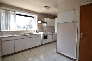 In het gezellige Gullegem vind je dit aangename appartement. Ideaal voor wie op zoek is naar comfortabele woonkwaliteit, veel lichtinval en een...