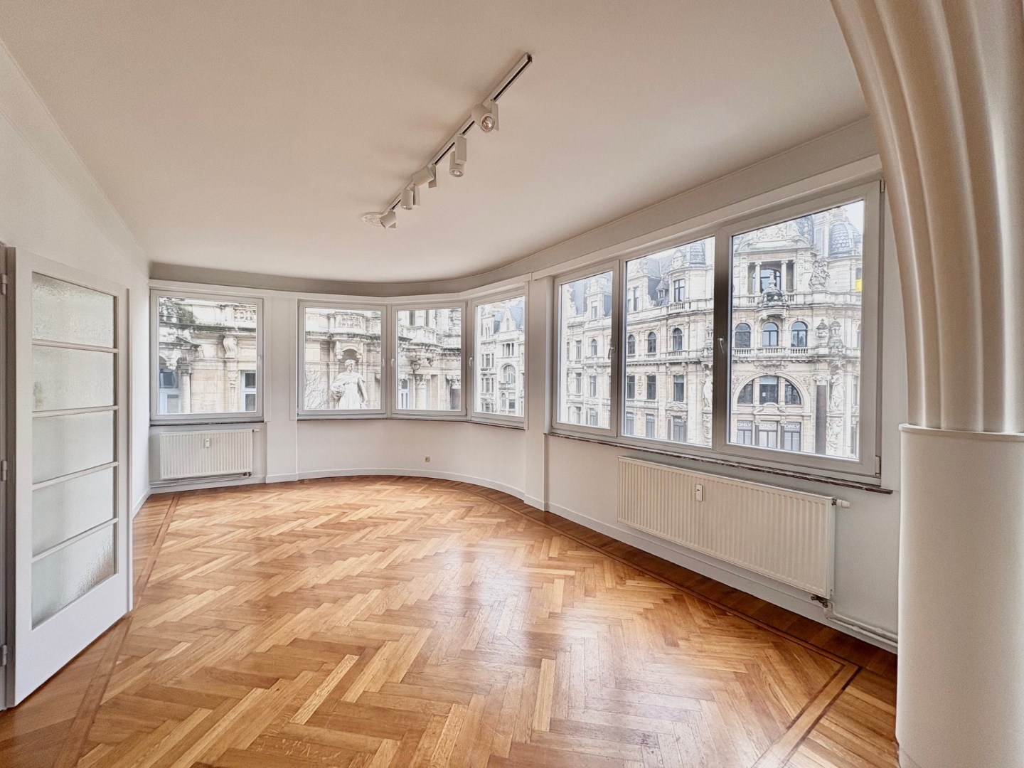 Instapklaar 2-slaapkamerappartement met zijzicht op de Meir ca. 140 m² - foto 2