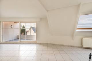 Huurprijs: 1.050 EUR per maand+ 50 EUR per maand voor ondergrondse autostaanplaats+ 50 EUR per maand gemeenschappelijke kostenKosten...