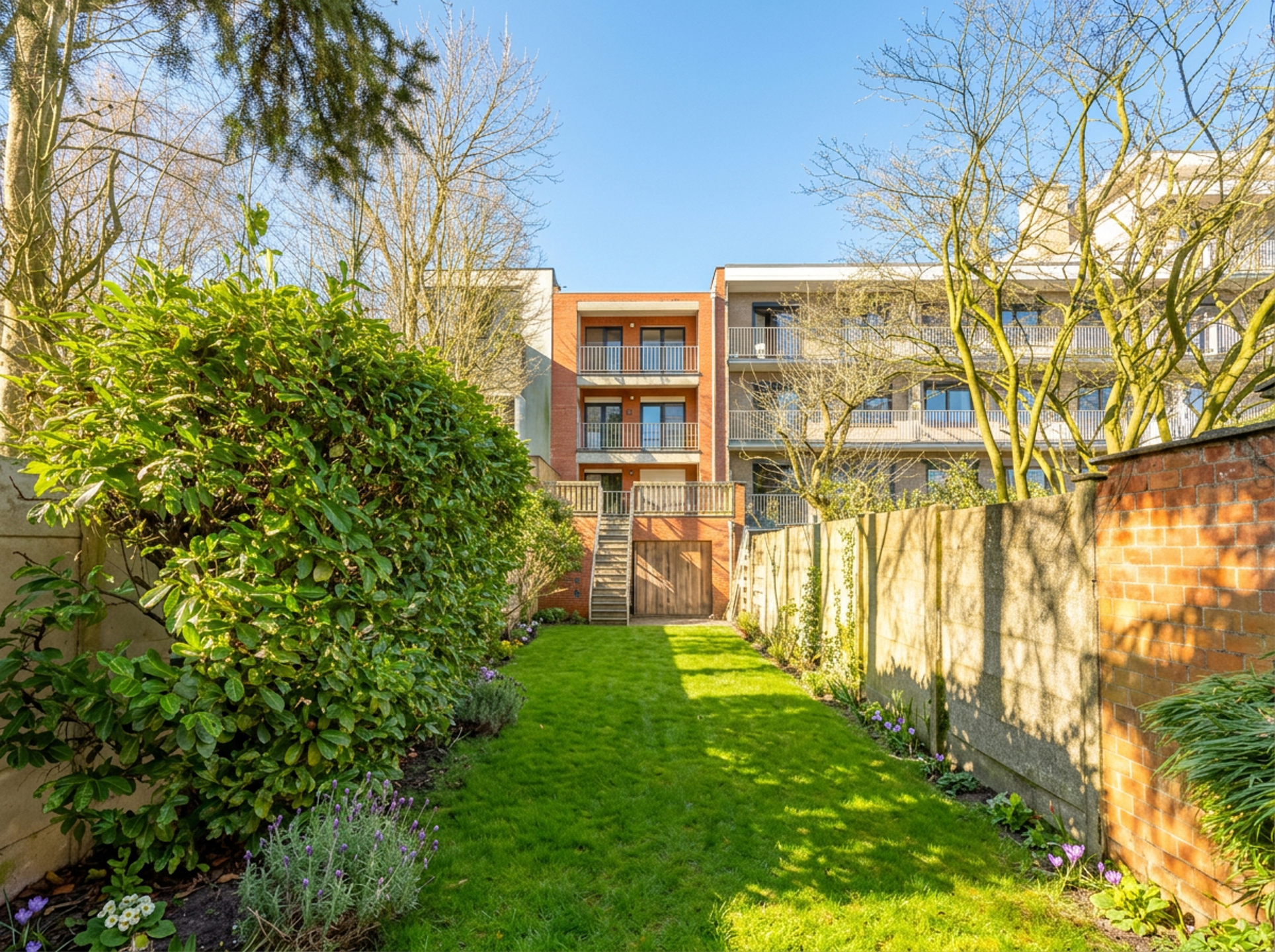 Uniek opbrengsteigendom op top locatie (3 app + 3 parkings) - foto 2