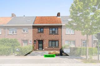 Bezoekdag op afspraak, bel makelaar Nicolas via 0498/ 77 94 74.In een doodlopende straat in Zulte vind je deze instapklare gesloten bebouwing met...