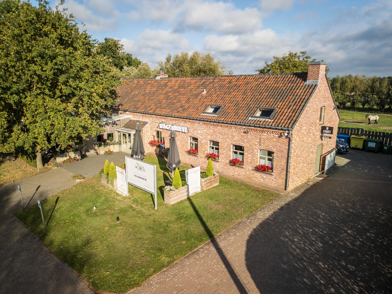 Taverne met woonst op toplocatie te koop - foto 1