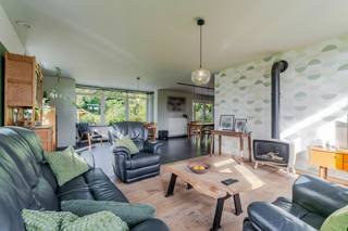 Deze energiezuinige, vrijstaande woning met landelijk karakter werd gebouwd in 2014 op een ruim perceel van 1.335m² in een rustige straat...