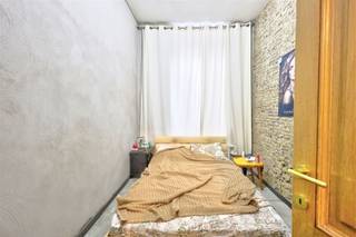 <p><span>Renovated (2023) ground floor apartment with 3 bedrooms and 9 sq. ft. city courtyard.</span></p><p><span> </span></p><p><span>Located in a quiet one-way street near Park Spoor North. Stores, access roads and public transportation, are within a short distance. There is no elevator in the building, currently no trustee = no fixed costs.</span></p><p><span> </span></p><p><span>The layout is as follows:</span></p><p><span> </span></p><p><span>Private cellars and bicycle storage.</span></p><p><span>We enter the ground floor apartment through the private entrance hall. In front we find the first separate bedroom. Then an equipped and tiled bathroom with shower and sink. Separate guest toilet.</span></p><p><span>At the back sunny open living space with an open fitted kitchen, with adjoining terrace of approx. 18m² and a beautiful view of the garden of approx. 85 m². </span></p><p><span>The internal staircase leads to the large master bedroom with open bathroom (bath and washbasin). Possible to divide into 2 bedrooms. Also here again access to a spacious terrace of approx 18 m².</span></p><p><span> </span></p><p><span>Details :</span></p><p><span> </span></p><p><span>(plates on the facade will be replaced by glass railings this month)</span></p><p><span>Built in 2021 - Individual utility meters (gas/water and electricity) - Each apartment has a private storage room - Sale under registration - No syndic - Currently rented.</span></p><p><span> </span></p><p><span>Extremely unique opportunity in a highly coveted location, guaranteed capital gain in the future. </span></p><p><span> </span></p><p><span>Vg, Wg, Gdv, Gvkr, Gvv. </span></p><p><span> </span></p><p><span> </span></p>