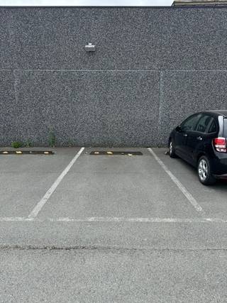 Deze staanplaats bevindt zich bij de residentie Belize.Afmetingen: 2,55m op 5,00mDe huurprijs is betaalbaar per kwartaal of per jaar...