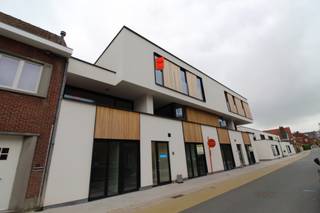 Instapklaar nieuwbouwappartement te huur in het centrum van Tielt.Het appartement is gelegen op de tweede verdieping en er is een lift aanwezig in...
