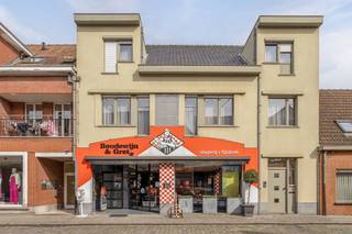 Handelspand (205 m²) te koop met woonst (202m²) en atelier/loods (257 m²) in Ruddervoorde. Deze eigendom geniet een commerciële ligging,...