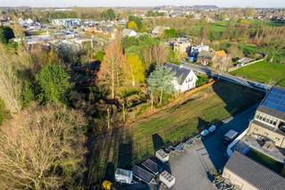 Op een prachtige locatie te Heist-op-den-berg bevindt zich deze bouwgrond van 1.255 m² voor een open bebouwing. U geniet hier van een zeer goede ligging met uitzicht op het achterliggend agrarisch gebied, alsook in de nabijheid van winkels, scholen en het openbaar vervoer. <br /><br />Deze bouwgrond biedt verschillende stedenbouwkundige mogelijkheden. De render geeft een indicatieveweergave van een mogelijke woning volgens de geldende bouwvoorschriften conform de verkaveling (lot 1).<br /><br />Voornaamste bouwvoorschriften:<br />- Bouwgrond voor open bebouwing<br /><span>- Enkel eengezinswoning (met inbegrip van zorgwoning toegelaten).</span><br /><span>- Functies complementair aan het wonen, zoals kantoorfunctie, vrij beroep, dienstverlening, zijn toegelaten.</span><br /><span>- Max. kroonlijsthoogte is 7 m.</span><br /><span>- Dahelling tussen 10° en 60°.</span><br /><span>- Bouwdiepte 17m.</span><br /><span>- Garage in de zijtuinstrook toegelaten.</span><br /><span>- Bijgebouw is toegelaten.</span><br /><br /><span>Dit is een uitstekende opportuniteit als u op zoek bent naar een bouwgrond voor een open bebouwing op een toplocatie. Contacteer ons voor meer informa</span>tie op 0472/22.12.41 of neem een kijkje op www.boonstravastgoed.be . <br /><br />Bijzonderheden:<br />- Perceel = 1.255 m²<br />- Open bebouwing <br />- Prachtige ligging