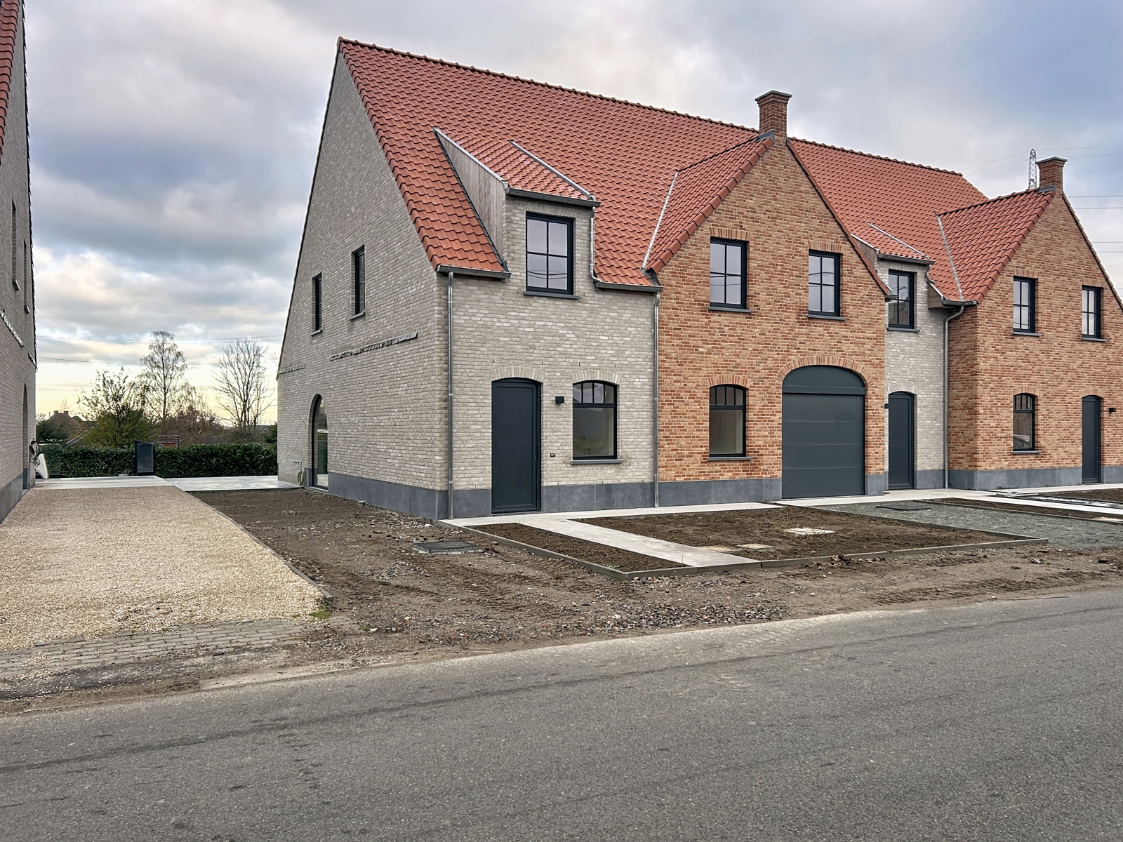 Goed gelegen nieuwbouwwoning met 4 slpks en zonnige tuin - foto 1