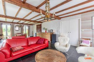 Deze woning is gelegen in een doodlopende straat op wandelafstand van Waarschoot dorp met rondom groene velden. Dankzij de N9 heeft u een...