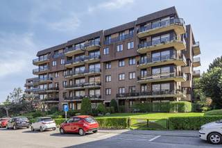 Met 107m² bewoonbare oppervlakte biedt dit appartement een unieke kans om het volledig naar jouw smaak in te richten. Vanuit de nachthal is er...
