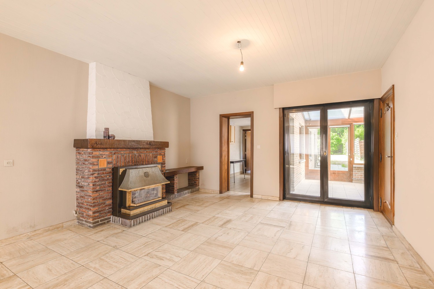 Halfopen woning met ruime tuin in centrum Ruiselede. - foto 5