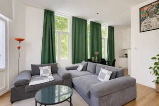 <p><span>Dit appartement is gelegen in de </span><span>Goudbloemstraat</span><span> in centrum Antwerpen. </span><span>De </span><span>ligging is super centraal </span><span>met supermarkten, restaurants, openbaar vervoer op wandelafstand. Vlakbij het Centraal Station, het Eilandje, de studentenbuurt en Park Spoor Noord.</span></p><p><span> </span></p><p><span>Indeling:</span></p><p><span>Op de eerste verdieping van dit rustig en aangenaam gebouw vinden we dit appartement te huur. We betreden het appartement via de leefruimte. De leefruimte is erg lichtrijk en beschikt over hoge plafonds. De leefruimte geeft toegang tot de open keuken dewelke is uitgerust met een ijskast, vuur, dampkap en spoelbak. Verder beschikt de leefruimte over een klein maar gezellig terras. Vanuit de leefruimte bereiken we de ruime slaaphoek. Verder beschikt de badkamer over een douche, lavabo en toilet. In de kelder is er een aansluiting voor een wasmachine.</span></p><p><span> </span></p><p><span>Algemeen gebouw:</span></p><p><span>- gemeenschappelijke kosten: forfait 50 euro per maand</span></p><p><span>- alle nutsvoorzieningen op eigen meters</span></p><p><span> </span></p><p><span>Beschikbaar vanaf 1 oktober 2026.</span></p><p><span> </span></p><p><span>Ben jij geïnteresseerd in dit appartement te huur in centrum Antwerpen, ben je op zoek naar ander vastgoed of wens je de waarde van jouw eigendom te kennen? Dan ben je bij BOLT Immo aan het juiste adres! Wij helpen jou graag verder.</span></p><p><span> </span></p>