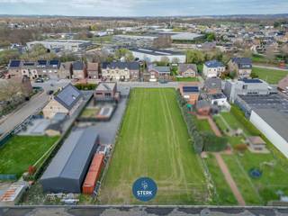 TE VERKAVELEN GRONDEN IN WOON- EN KMO-GEBIED NABIJ DE GRENS !We vinden deze te verkavelen grond van 23a 00ca terug te Smeermaas-Lanaken.Voor meer...